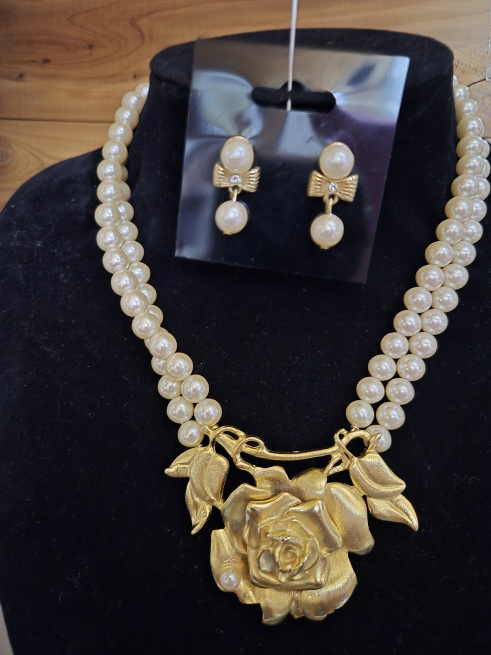 Very Rare Vintage Richelieu Pearl Necklace with Rose Pendant